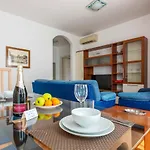 Amazing House In Porta Venezia By Easylife